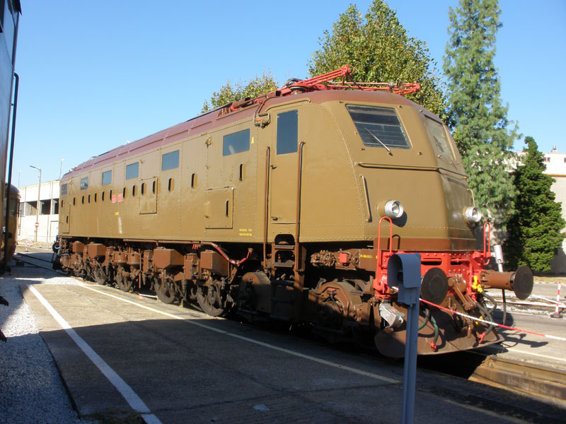  Locomotive a Torino Smistamento 2011 - Locomotiva Elettrica E428.226