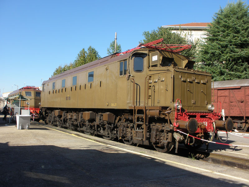  Locomotive a Torino Smistamento 2011 - Locomotiva Elettrica E428.058