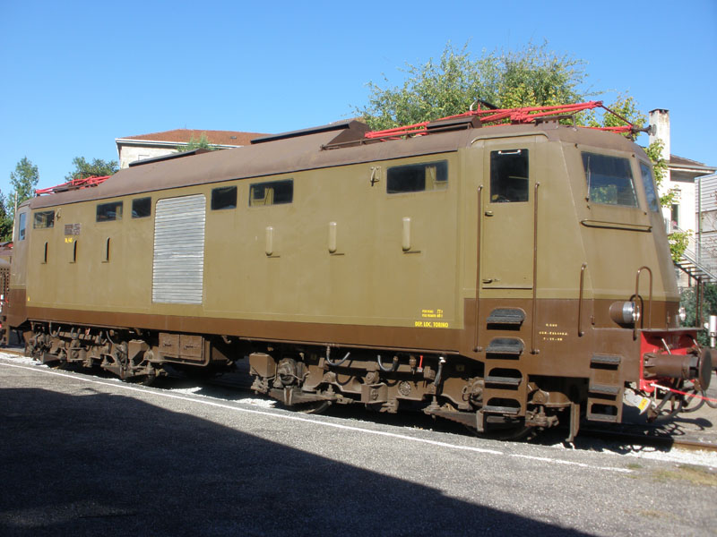  Locomotive a Torino Smistamento 2011 - Motrice Elettrica E.424.075